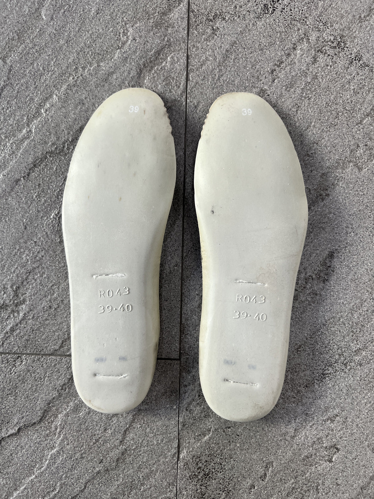 Maison Margiela Replica GAT Low Top Sneaker White Cream EU39