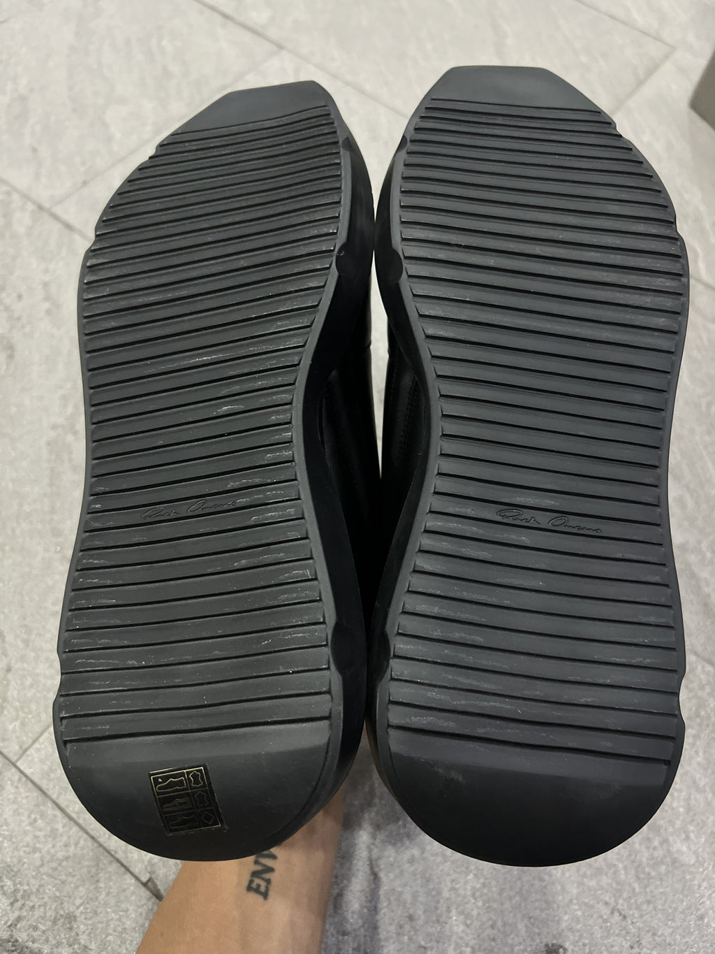Rick Owens SS25 Geth Runner Sneakers All Black Leather EU 39