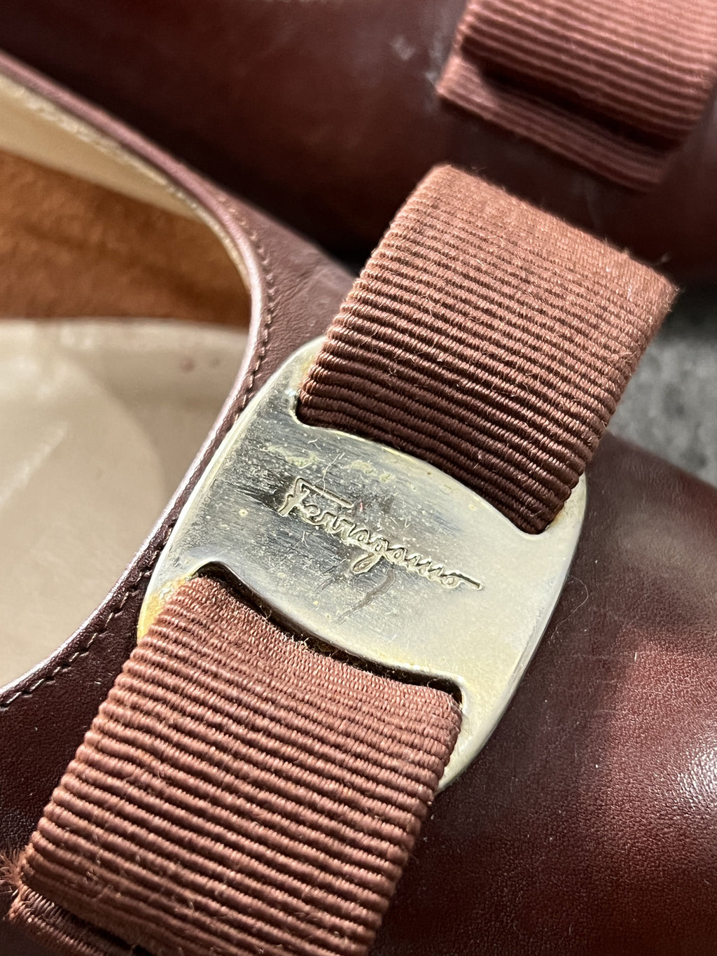Ferragamo Vara Bow Pumps Brown Leather Size 5C
