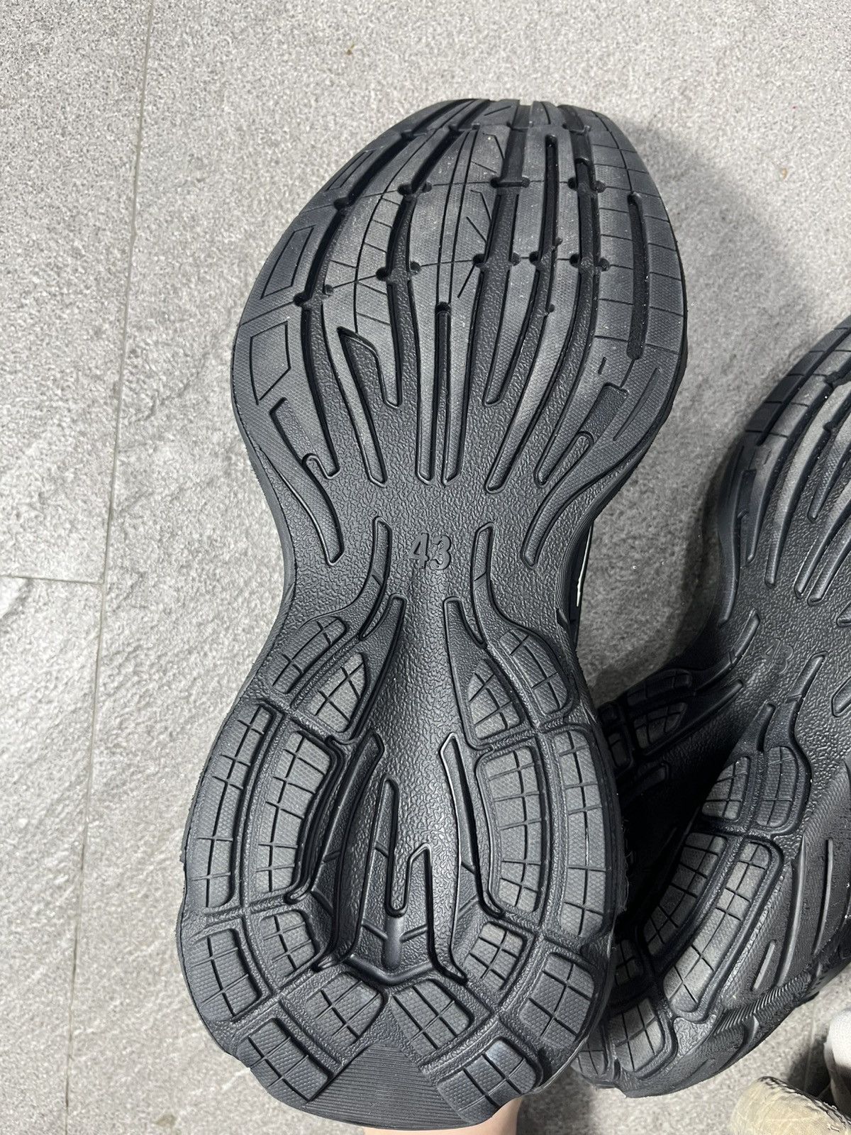 Balenciaga Monday Sneaker Triple Black EU43