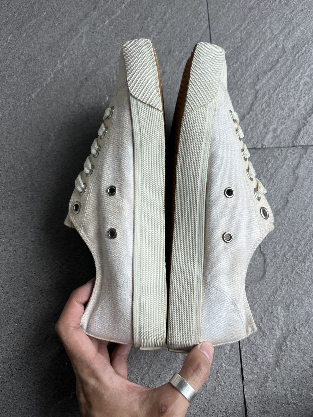 Maison Margiela Cream Tabi Canvas Low-Top Sneakers EU39
