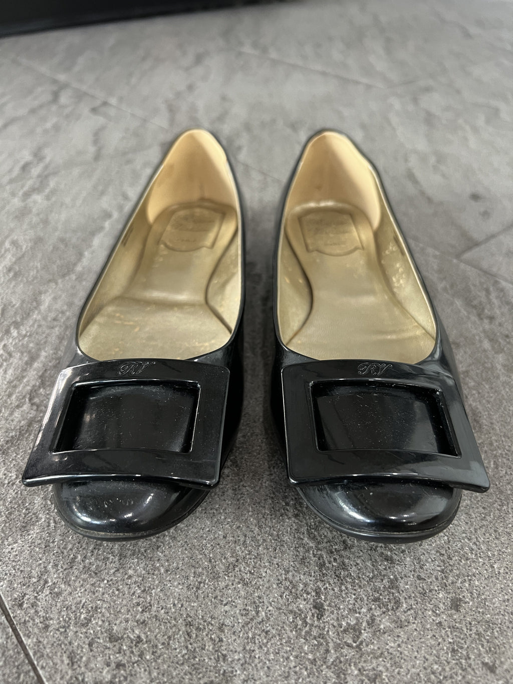 Roger Vivier Gommette Patent Flats Black EU37