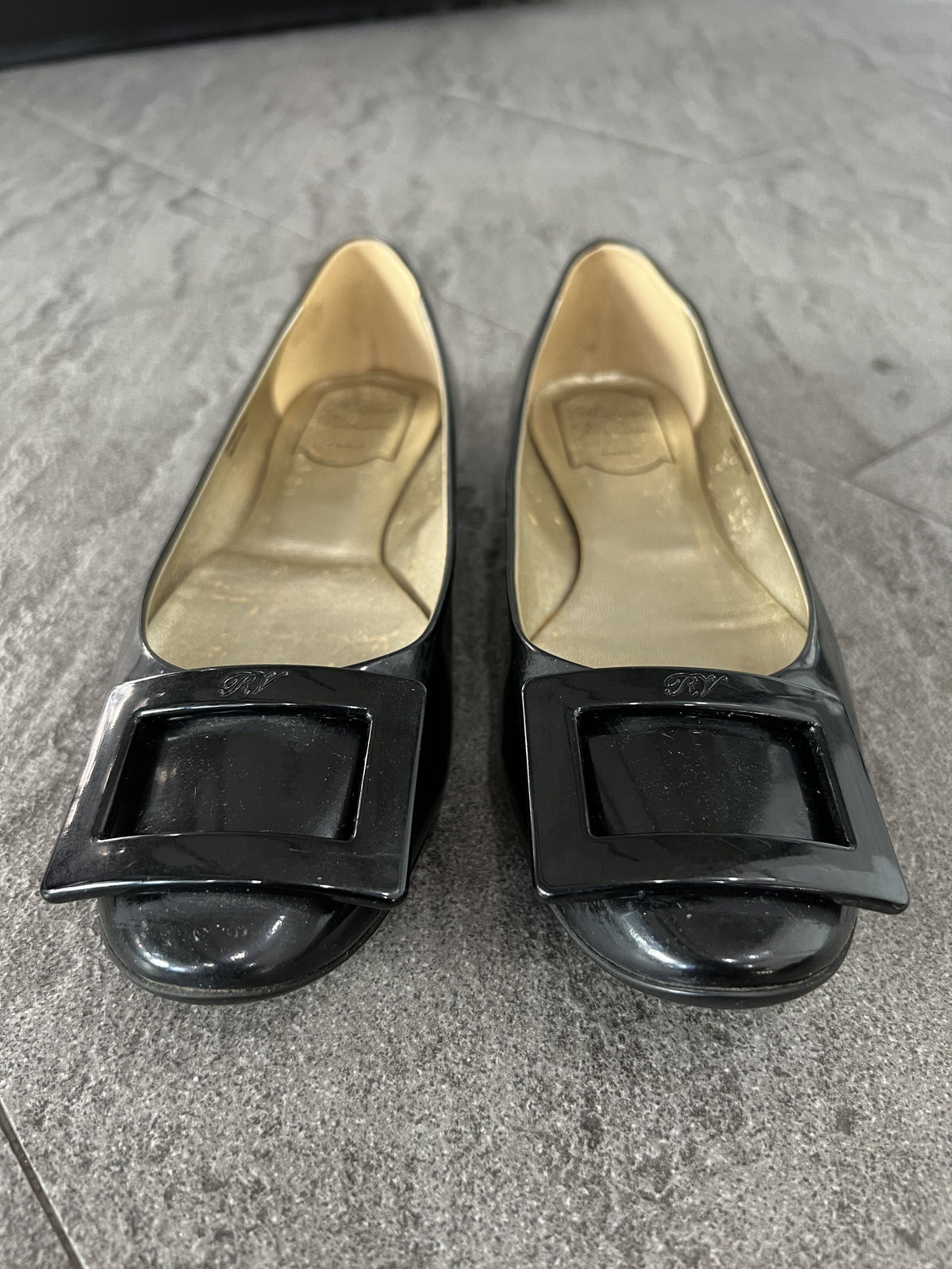 Roger Vivier Gommette Patent Flats Black EU37