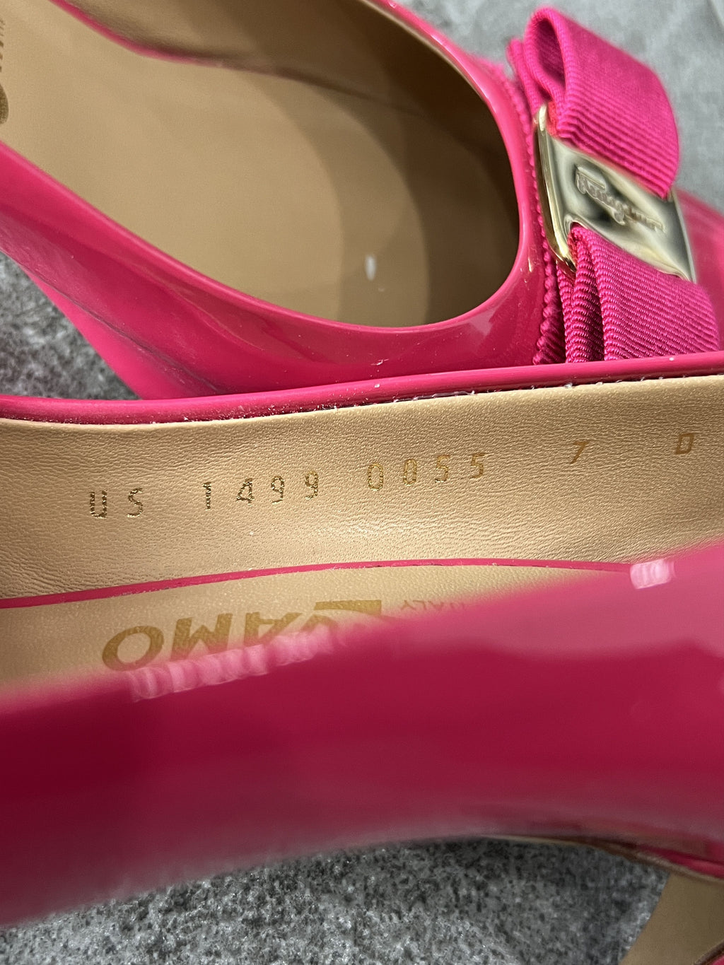 Ferragamo Vara Patent Fuchsia Heels Size 7D