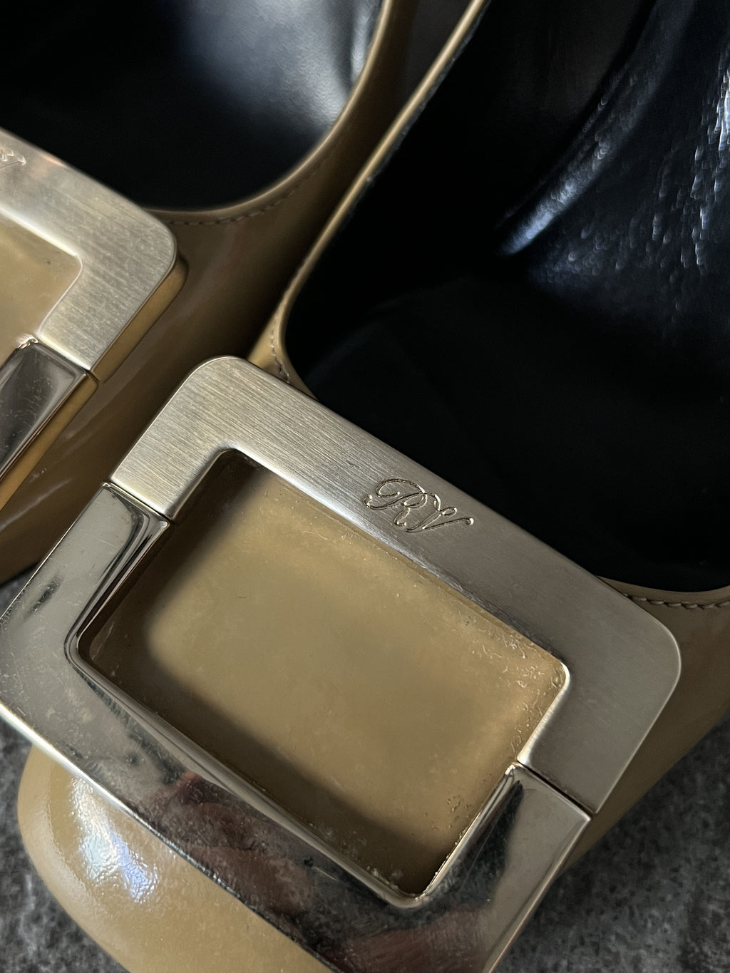 Roger Vivier Belle Vivier Beige Patent Block Heel 35.5