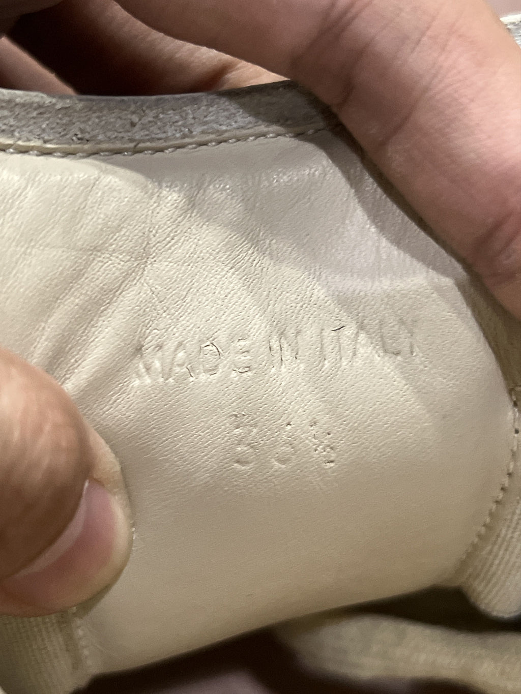 Maison Margiela Distressed White Grey Replica GAT 36.5