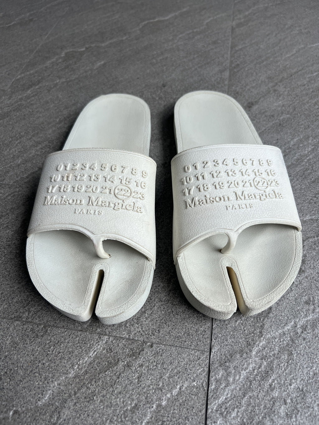 Maison Margiela Tabi Logo Rubber Slides White EU43