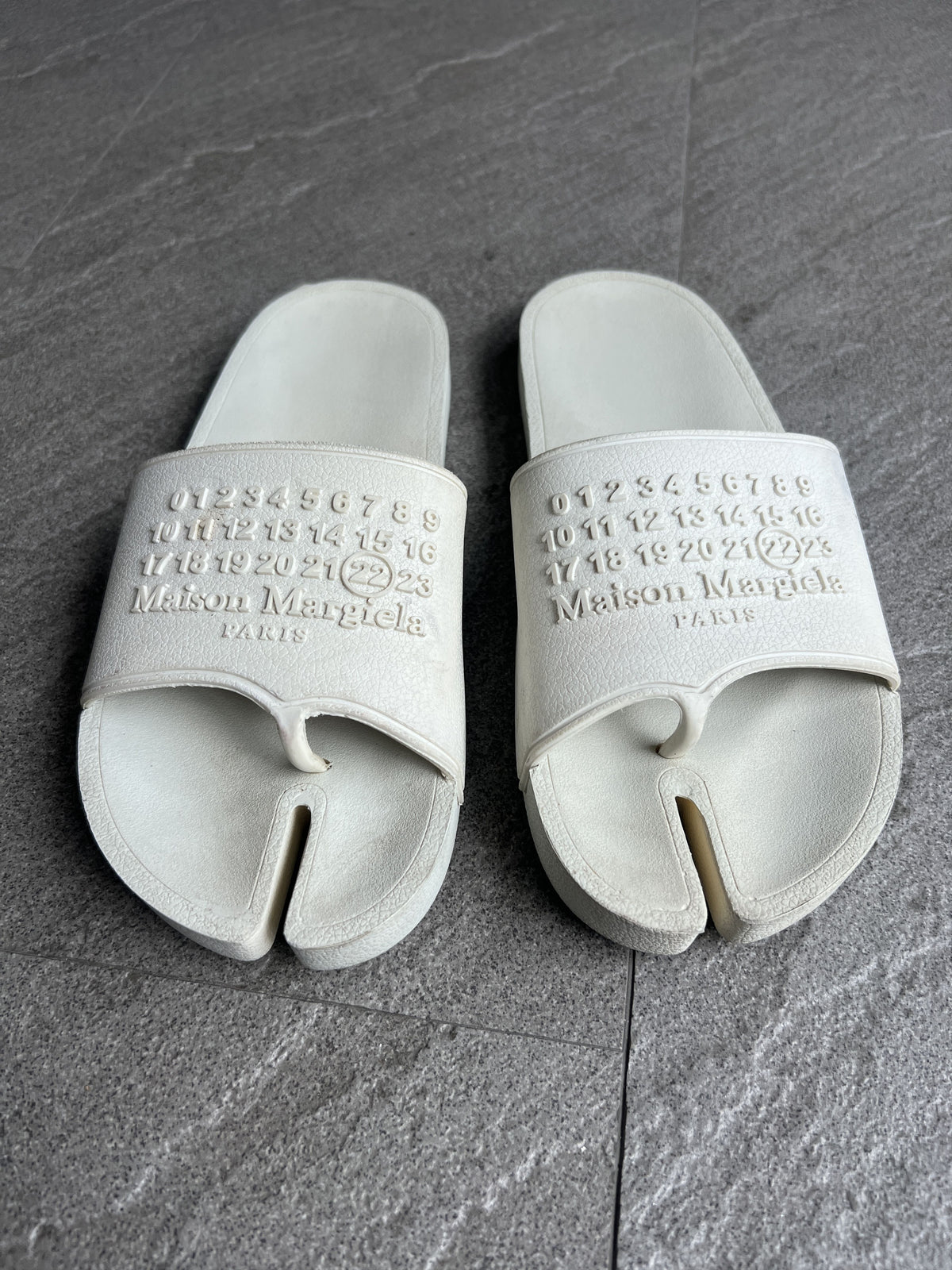 Maison Margiela Tabi Logo Rubber Slides White EU43