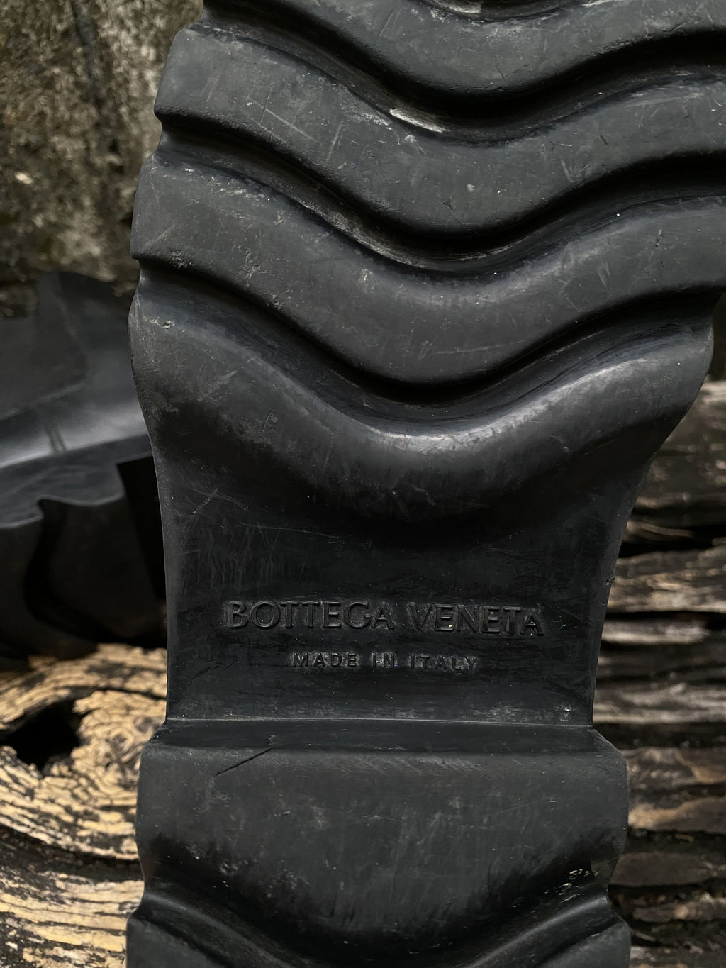 Bottega Veneta Tire Chelsea Boots Black Leather EU41