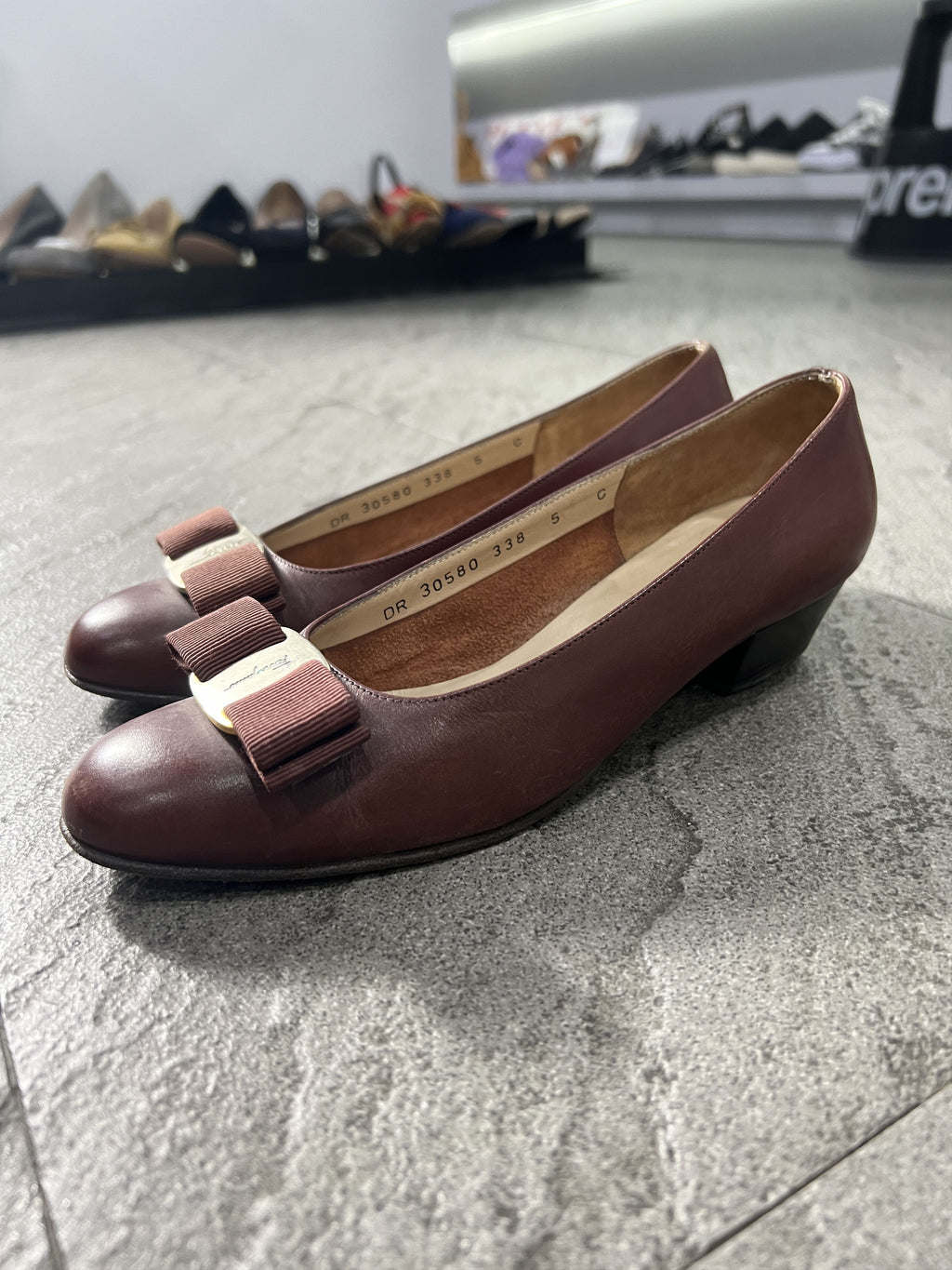 Ferragamo Vara Bow Pumps Brown Leather Size 5C