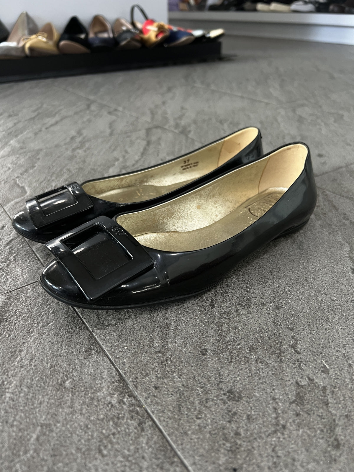 Roger Vivier Gommette Patent Flats Black EU37