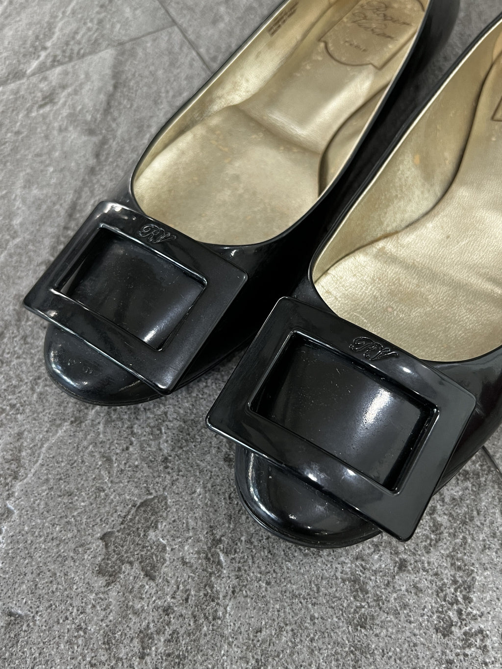 Roger Vivier Gommette Patent Flats Black EU37