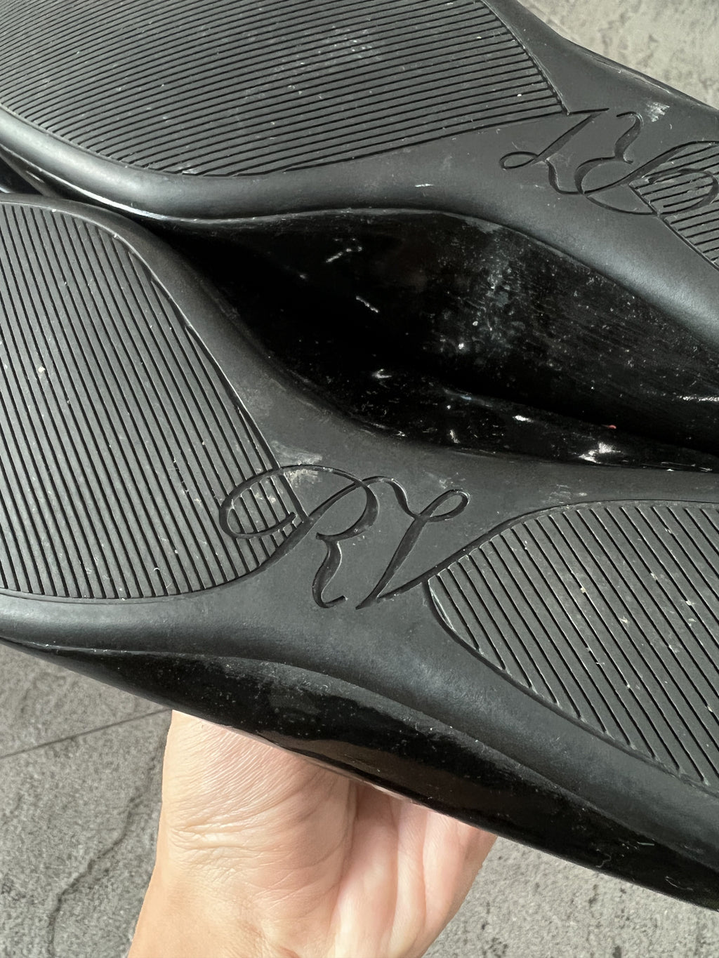Roger Vivier Gommette Patent Flats Black EU37
