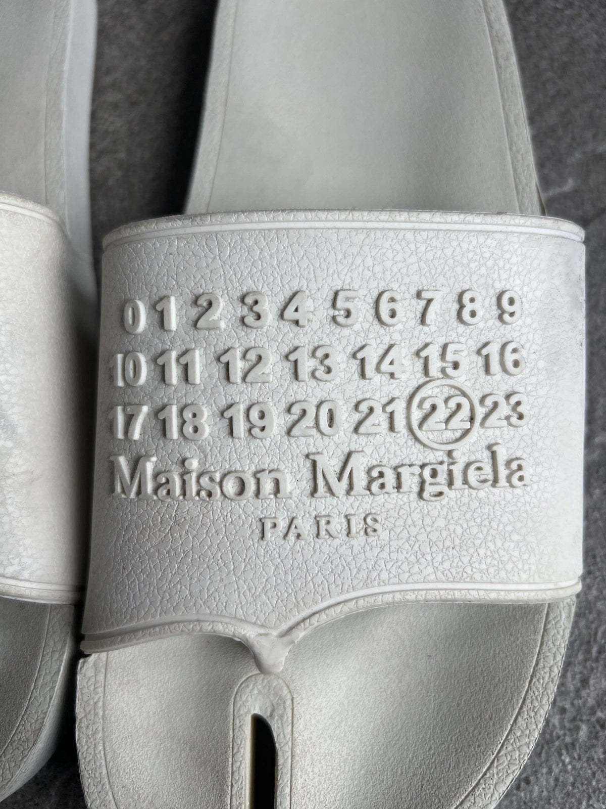 Maison Margiela Tabi Logo Rubber Slides White EU43