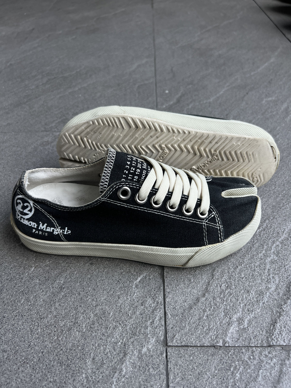 Maison Margiela 22 Tabi Canvas Sneakers Black EU35