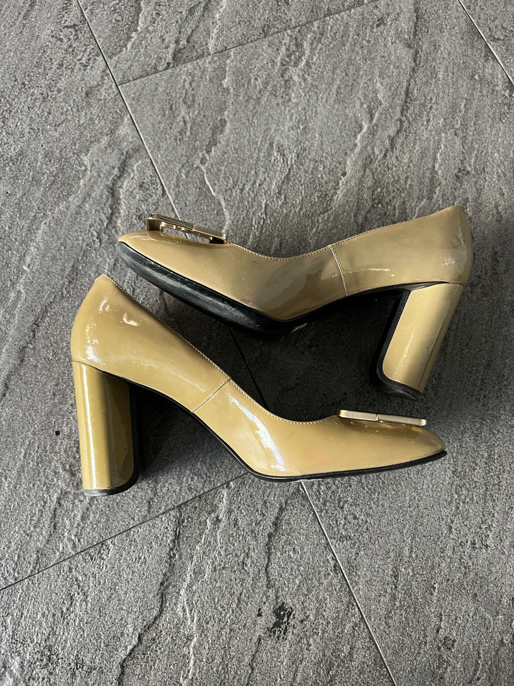 Roger Vivier Belle Vivier Beige Patent Block Heel 35.5