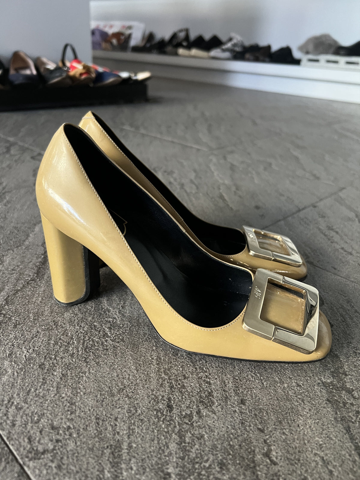 Roger Vivier Belle Vivier Beige Patent Block Heel 35.5