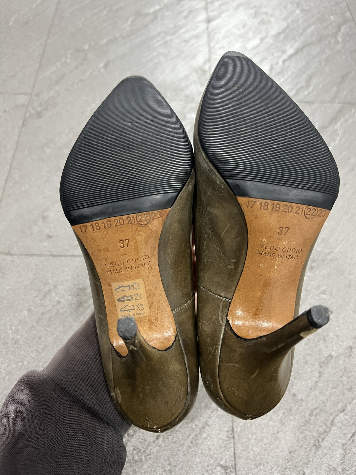 Maison Margiela 22 Replica Leather Pumps Olive Brown EU37