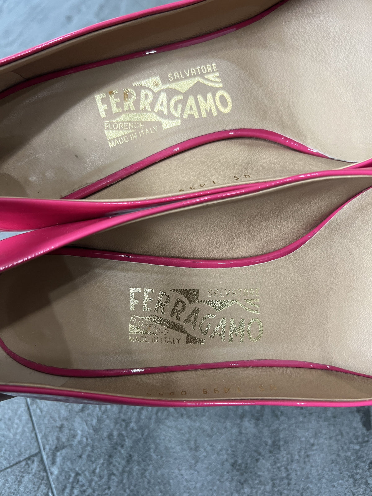 Ferragamo Vara Patent Fuchsia Heels Size 7D