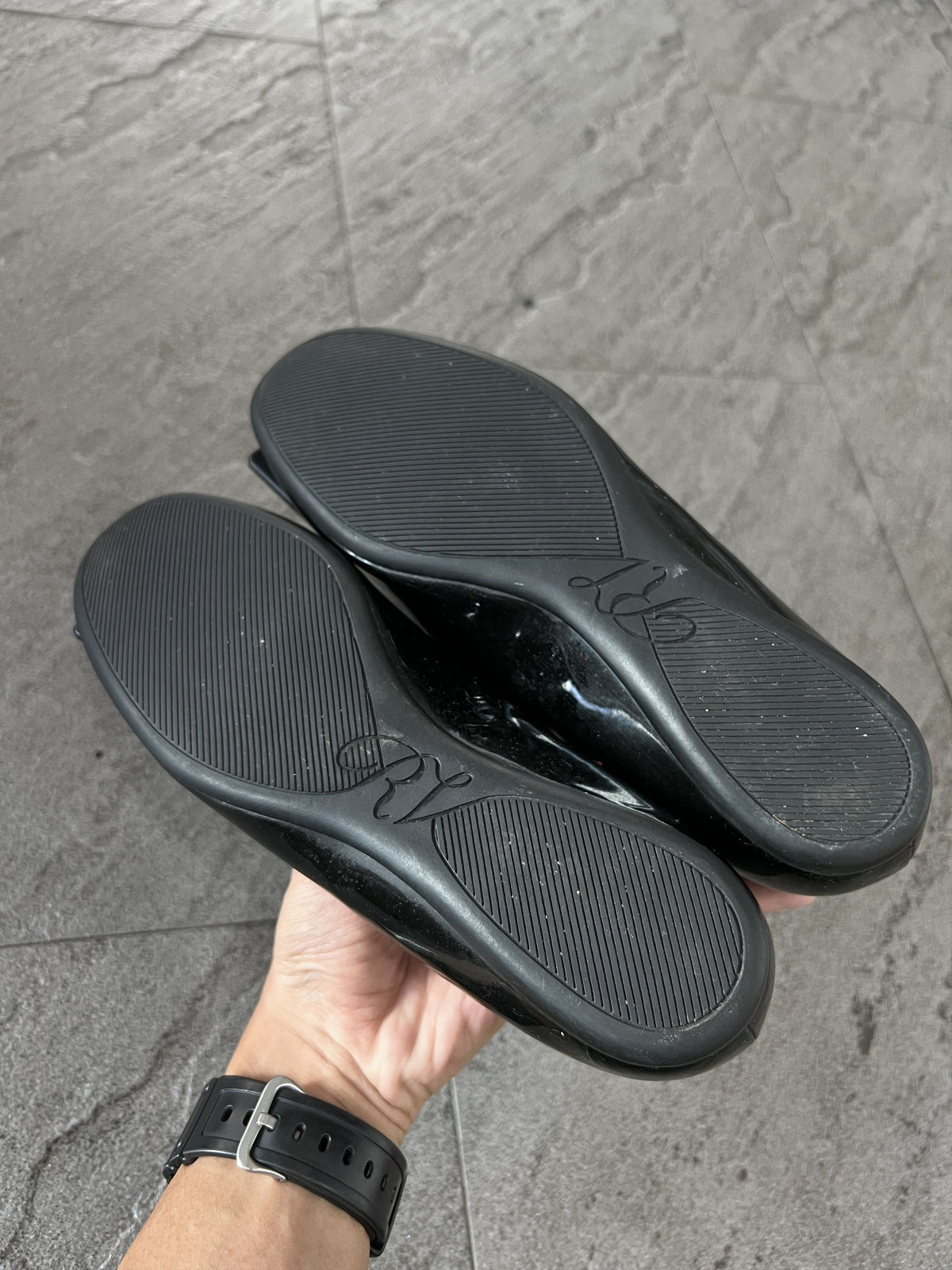 Roger Vivier Gommette Patent Flats Black EU37