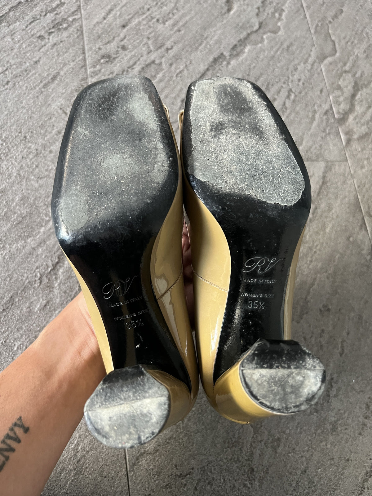 Roger Vivier Belle Vivier Beige Patent Block Heel 35.5