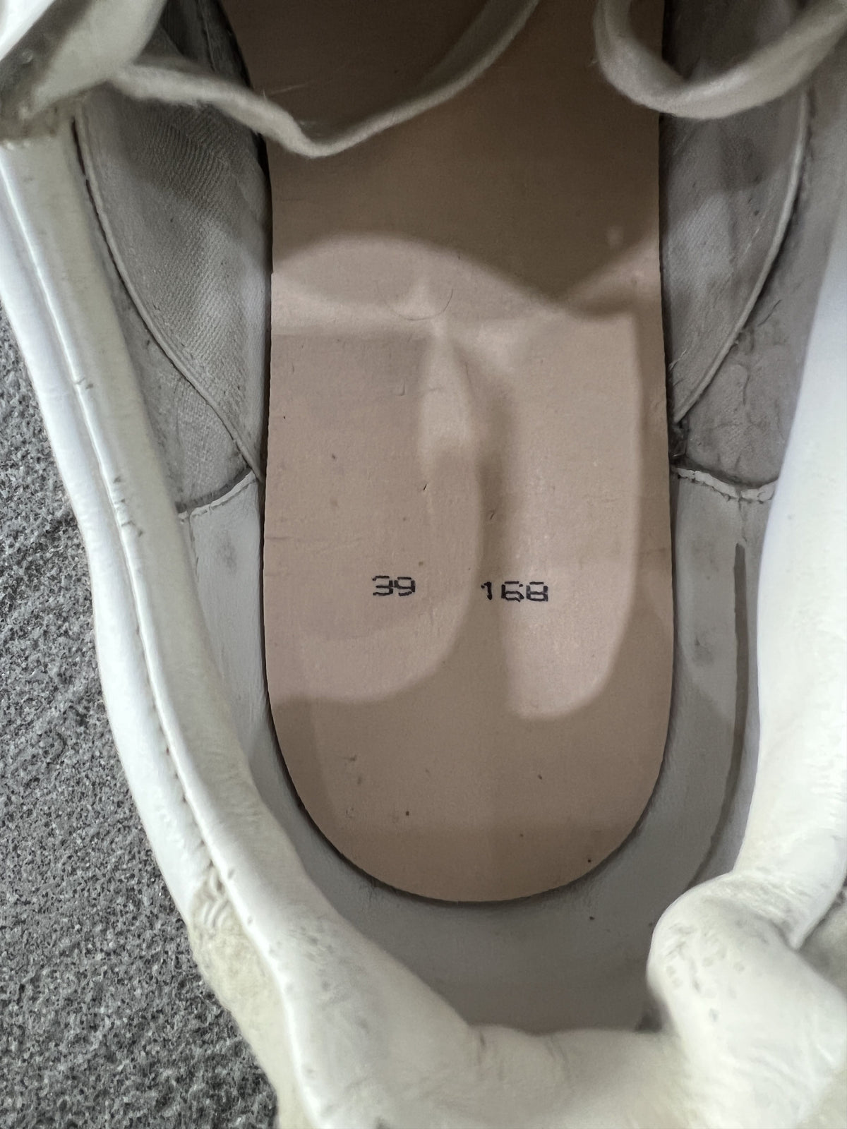Maison Margiela Replica GAT Low Top Sneaker White Cream EU39