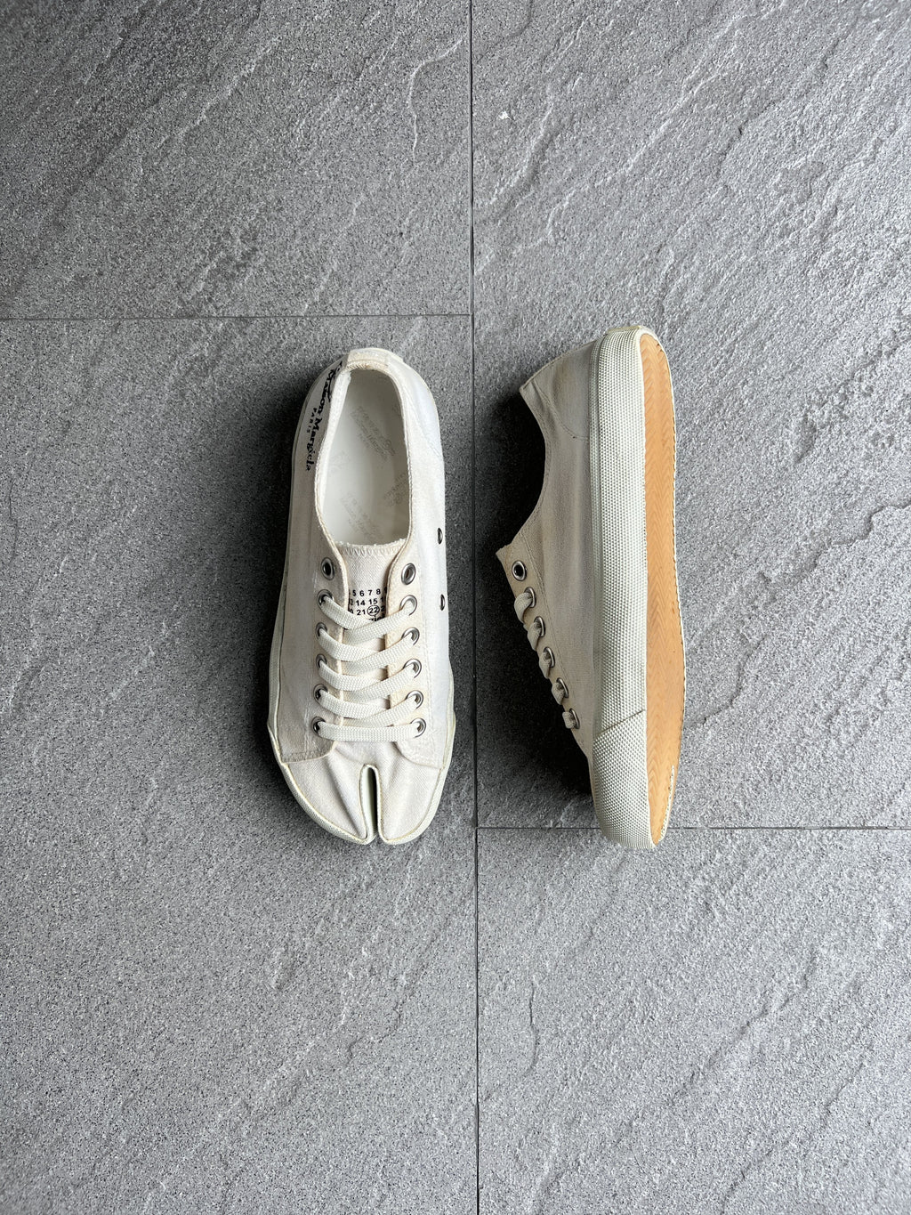 Maison Margiela Cream Tabi Canvas Low-Top Sneakers EU39