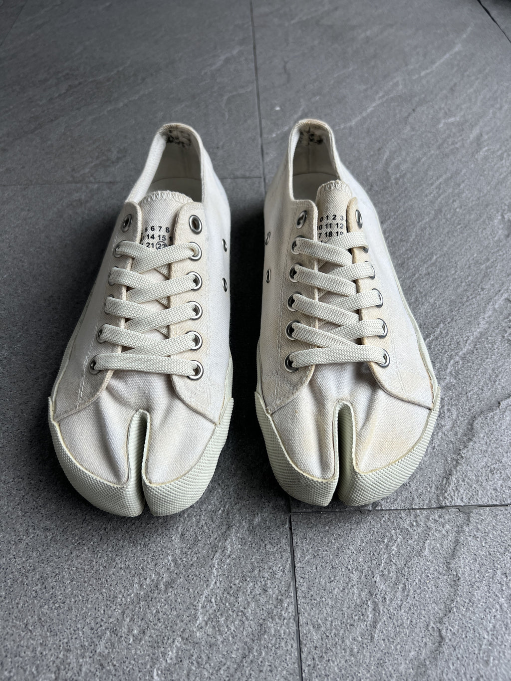 Maison Margiela Cream Tabi Canvas Low-Top Sneakers EU39