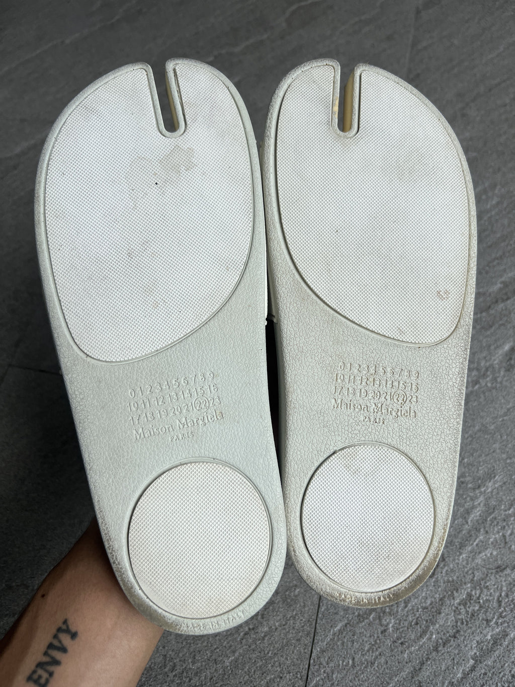 Maison Margiela Tabi Logo Rubber Slides White EU43