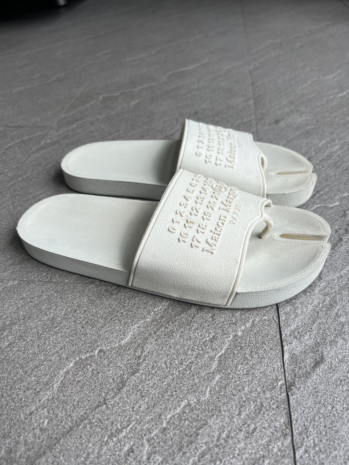 Maison Margiela Tabi Logo Rubber Slides White EU43