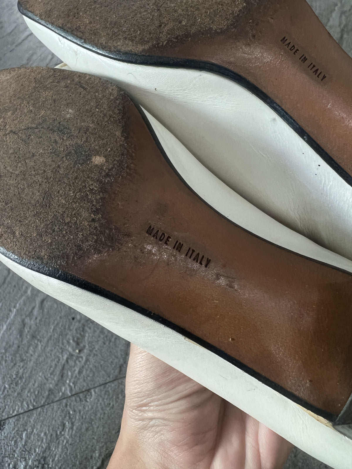 Ferragamo Vara Bow Pumps Cream Leather Heels 5C