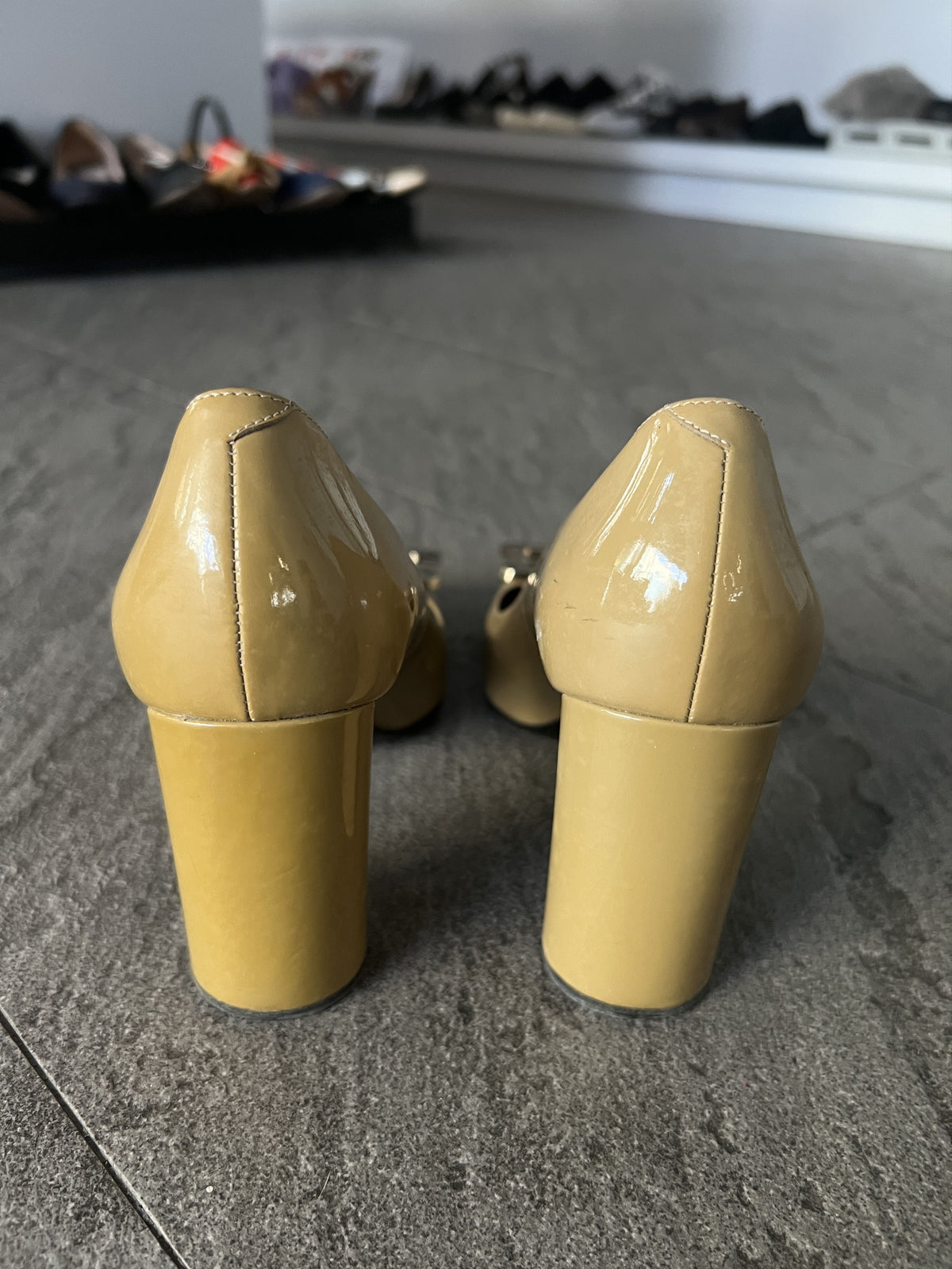Roger Vivier Belle Vivier Beige Patent Block Heel 35.5