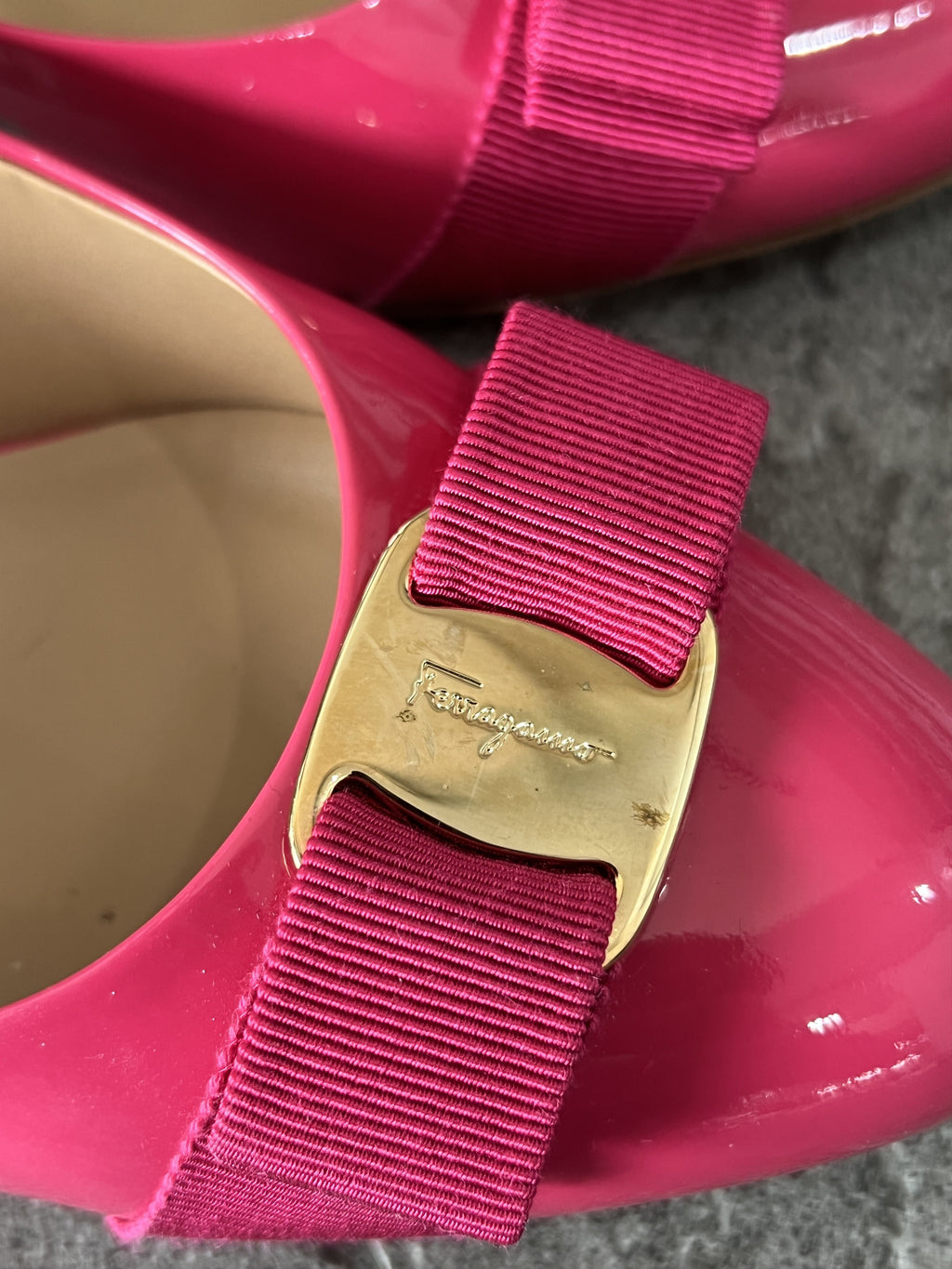 Ferragamo Vara Patent Fuchsia Heels Size 7D