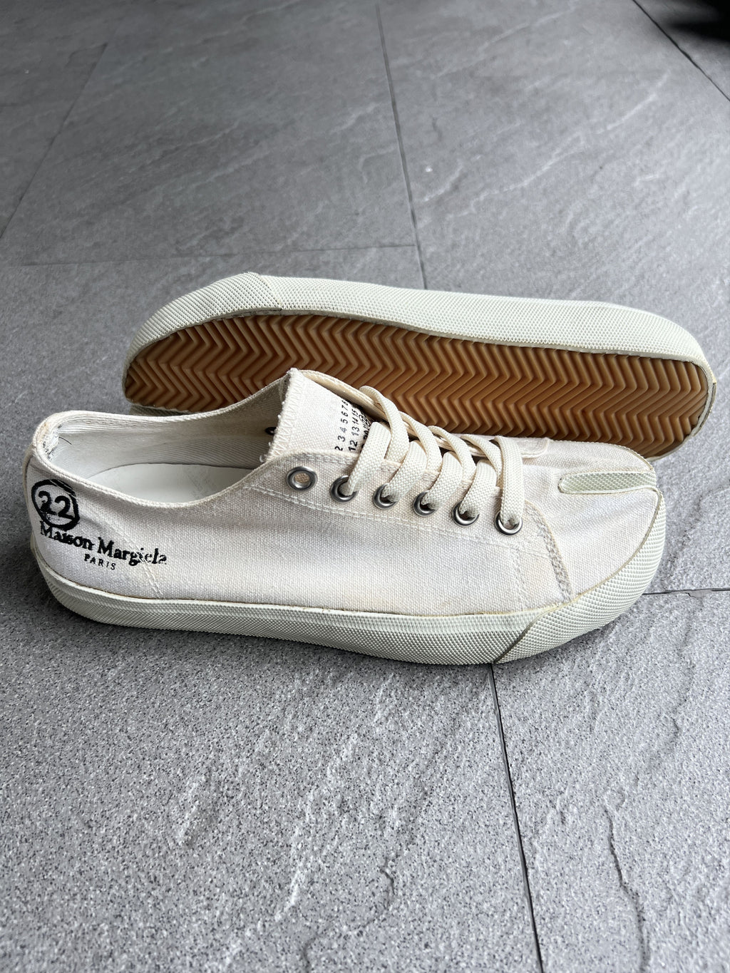 Maison Margiela Cream Tabi Canvas Low-Top Sneakers EU39