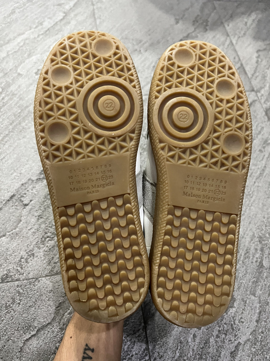 Maison Margiela Distressed White Grey Replica GAT 36.5