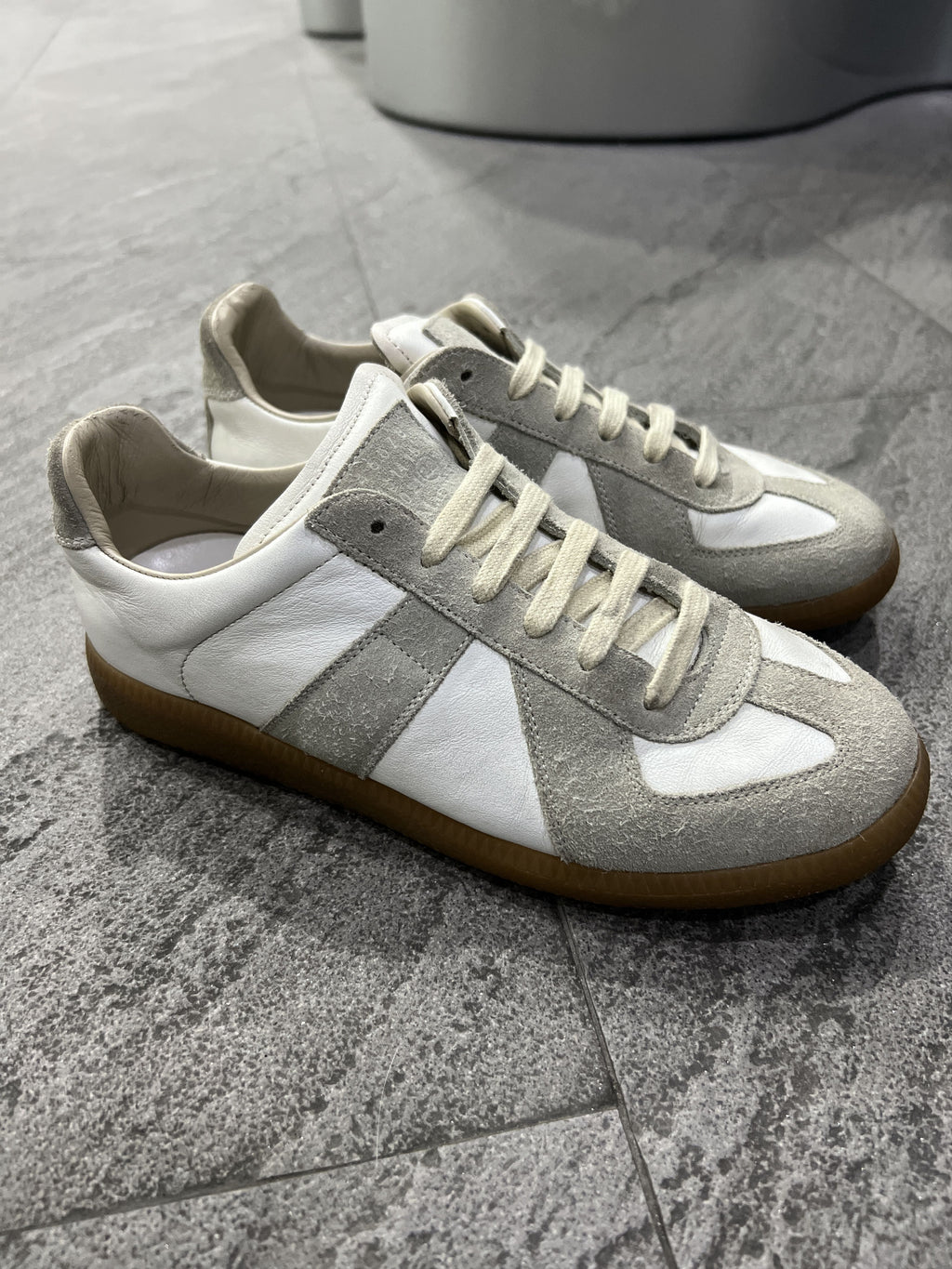 Maison Margiela Distressed White Grey Replica GAT 36.5