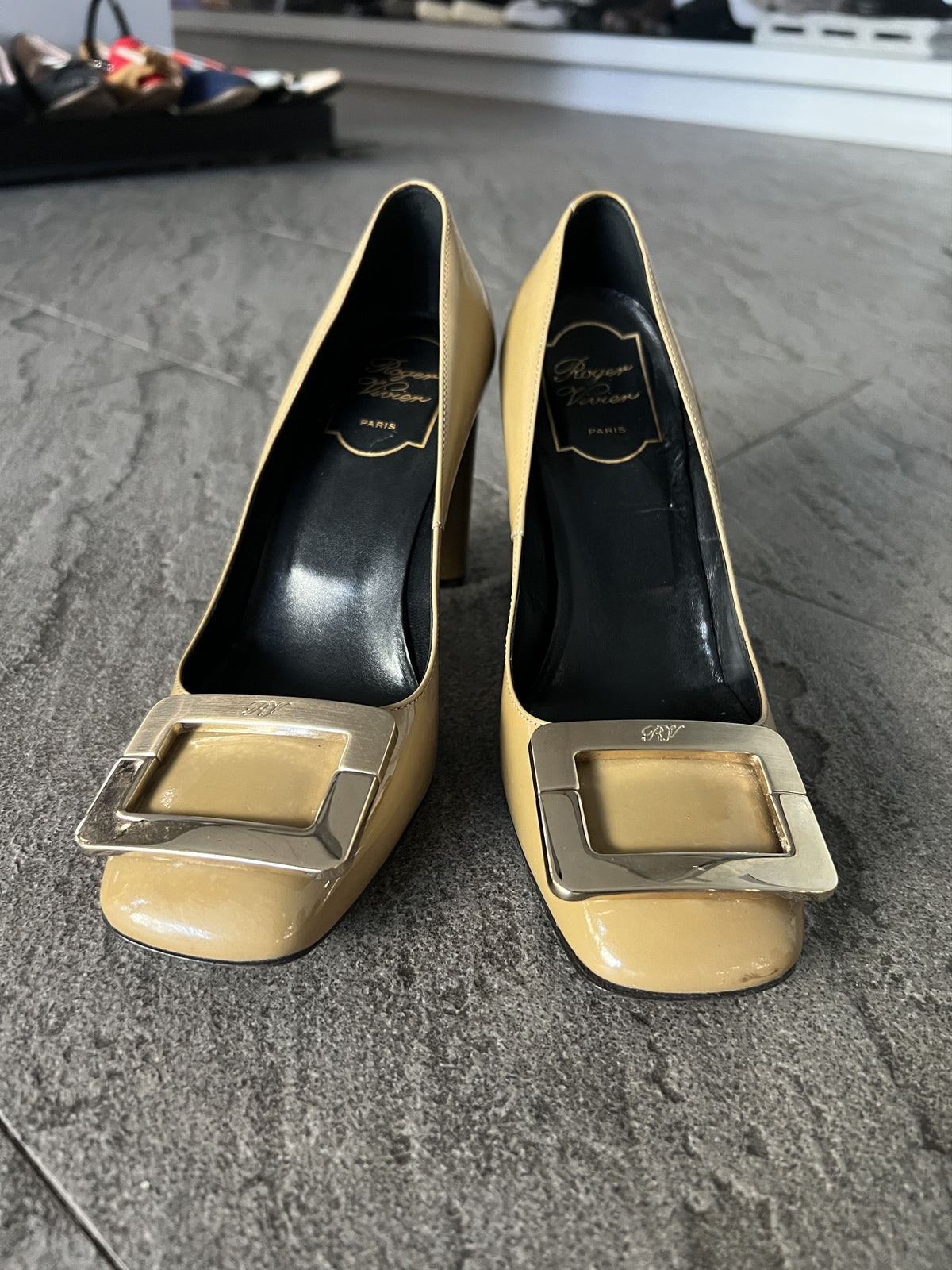 Roger Vivier Belle Vivier Beige Patent Block Heel 35.5