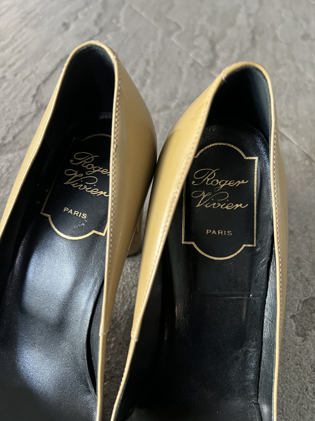 Roger Vivier Belle Vivier Beige Patent Block Heel 35.5