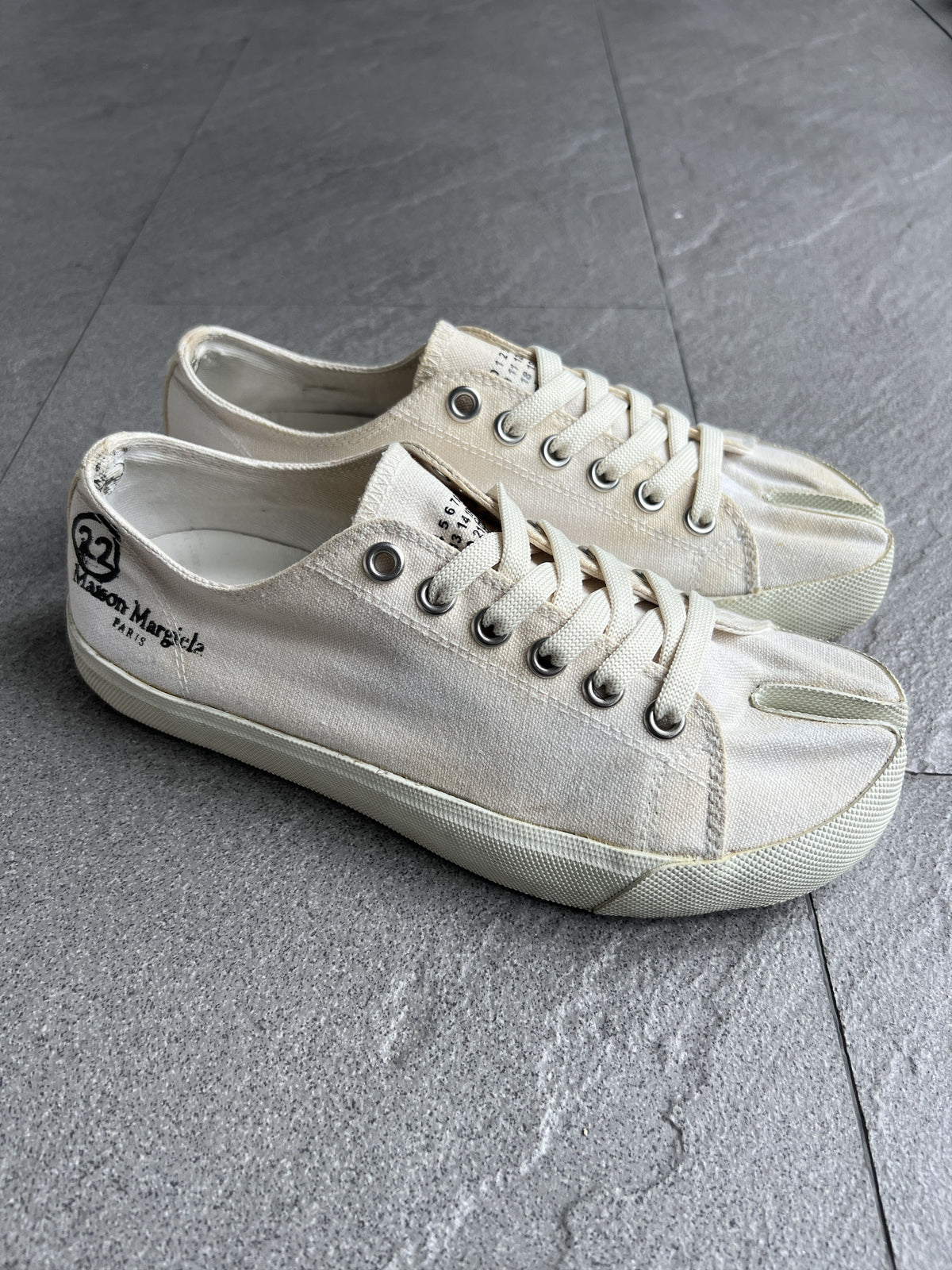 Maison Margiela Cream Tabi Canvas Low-Top Sneakers EU39