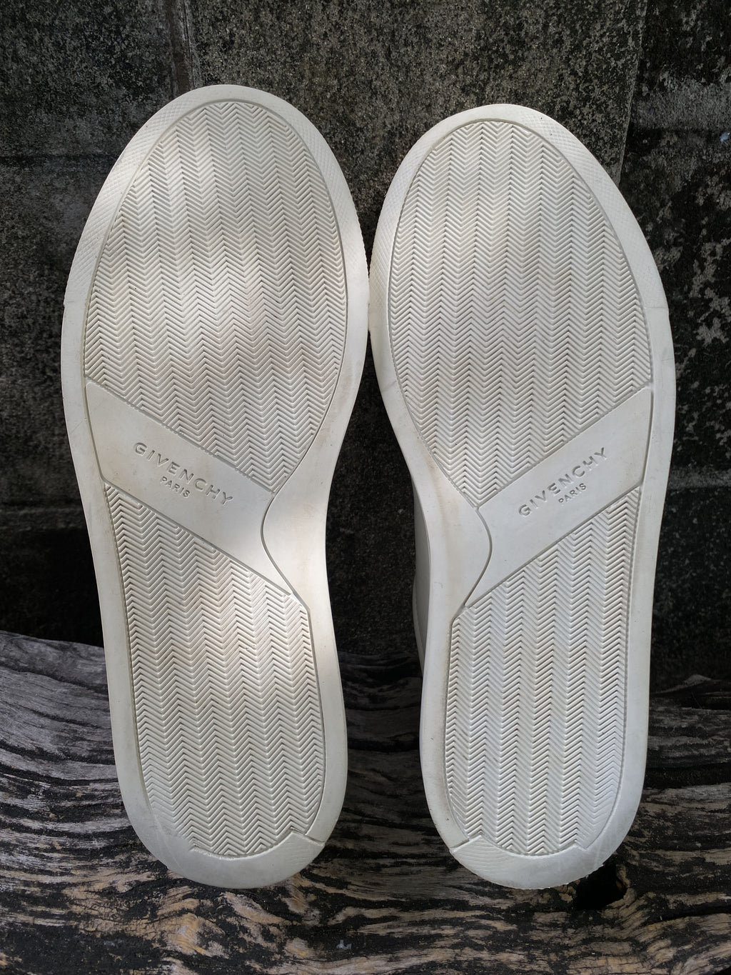Givenchy White Leather Low-Top Sneakers EU 40