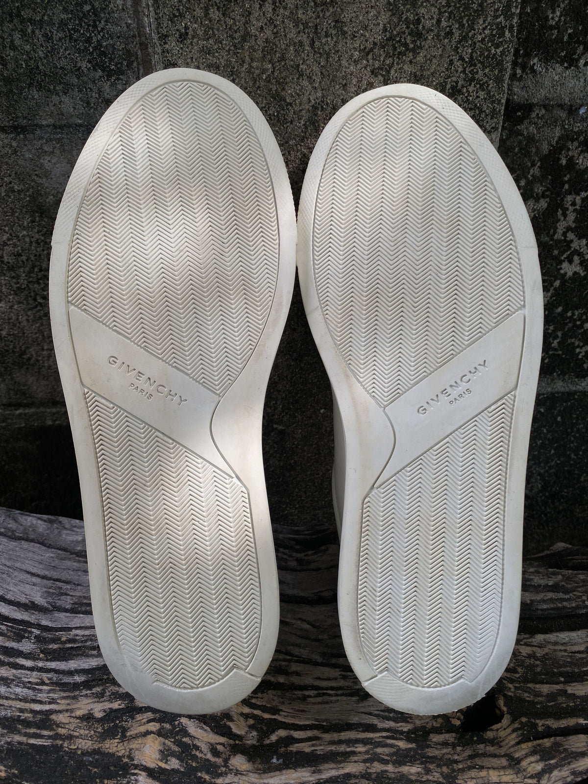 Givenchy White Leather Low-Top Sneakers EU 40