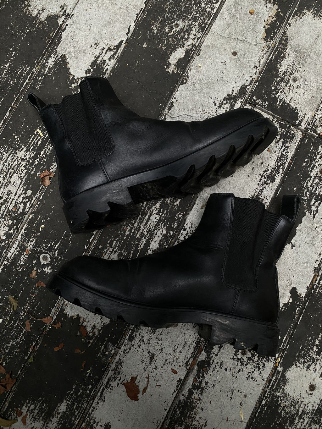 Bottega Veneta Tire Chelsea Boots Black Leather EU41