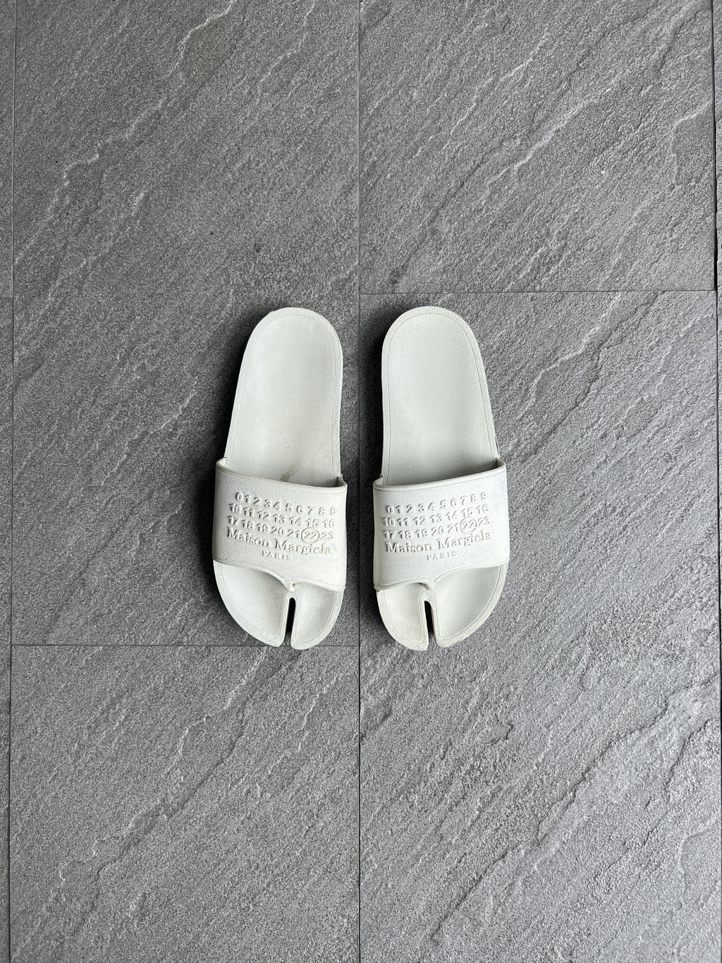 Maison Margiela Tabi Logo Rubber Slides White EU43