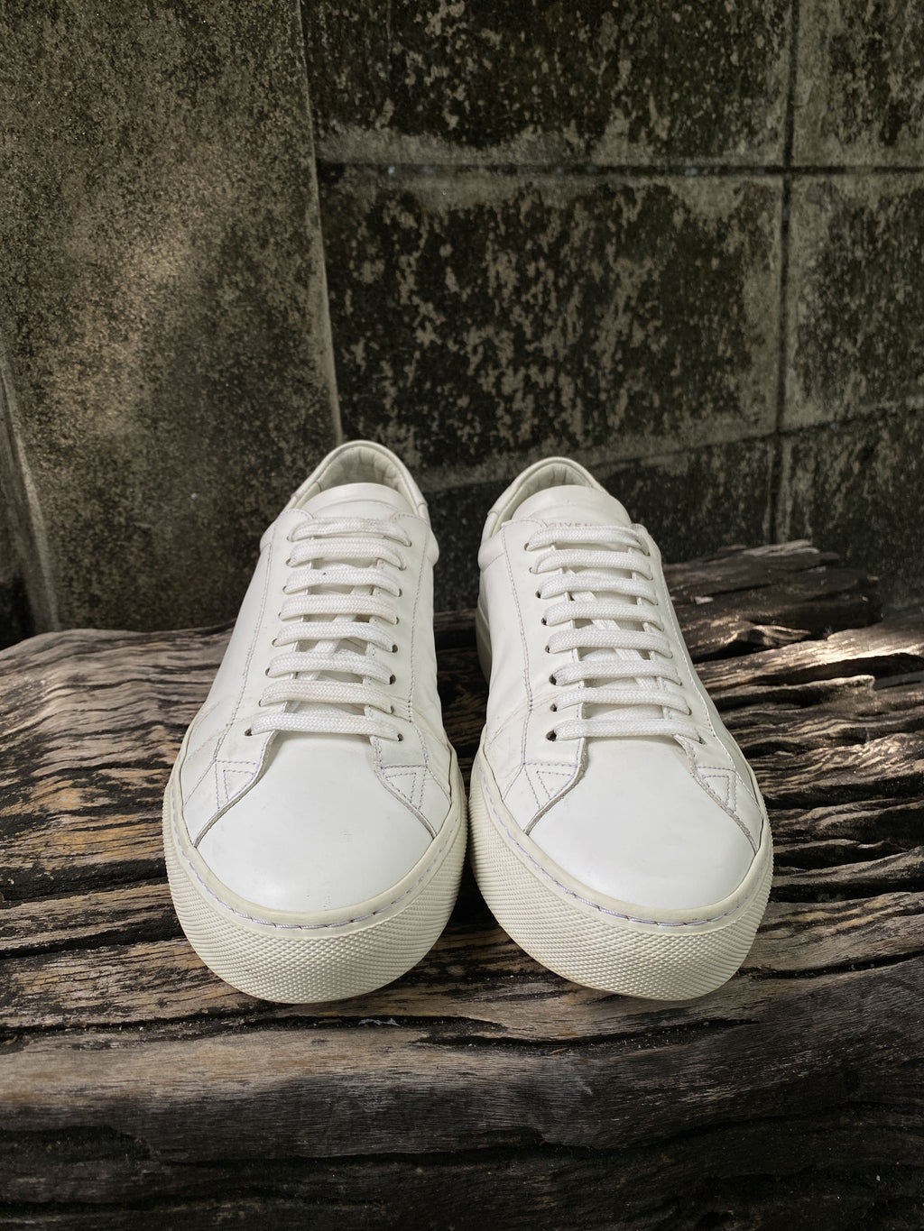 Givenchy White Leather Low-Top Sneakers EU 40