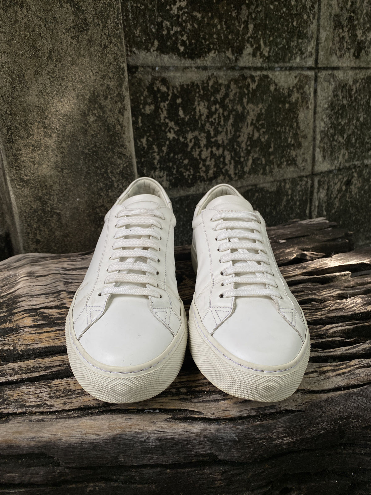 Givenchy White Leather Low-Top Sneakers EU 40