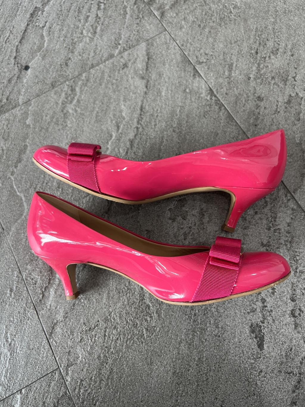 Ferragamo Vara Patent Fuchsia Heels Size 7D