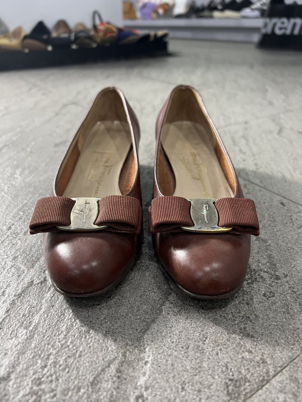 Ferragamo Vara Bow Pumps Brown Leather Size 5C