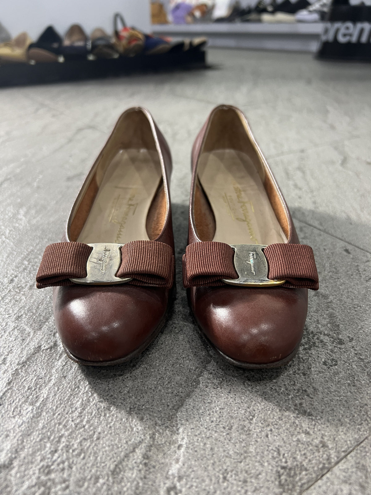 Ferragamo Vara Bow Pumps Brown Leather Size 5C