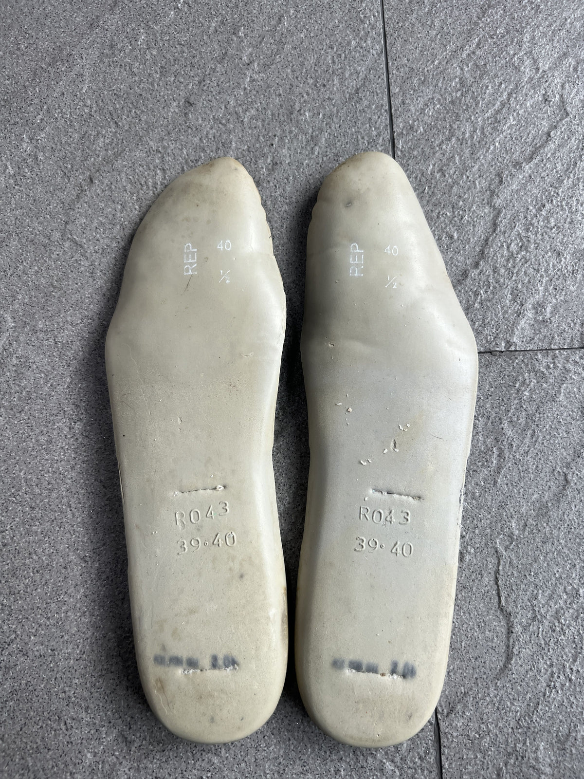 Maison Margiela Replica Archive White Grey GAT 40.5