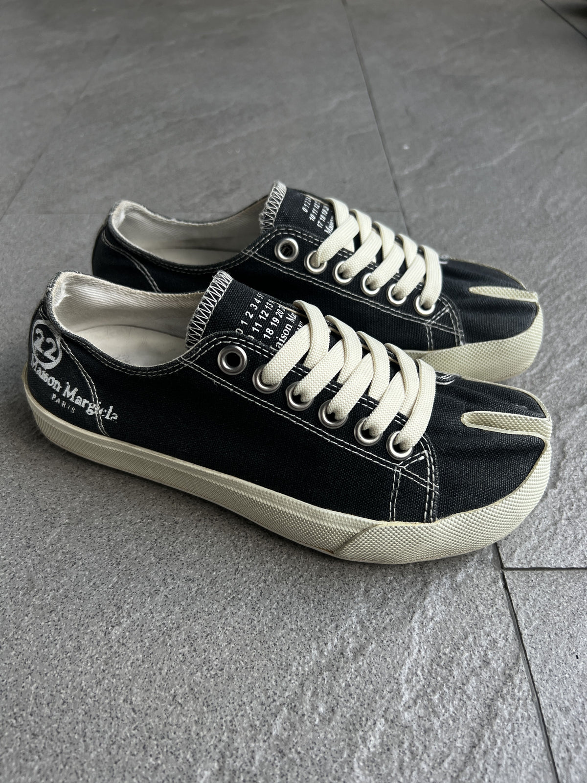 Maison Margiela 22 Tabi Canvas Sneakers Black EU35